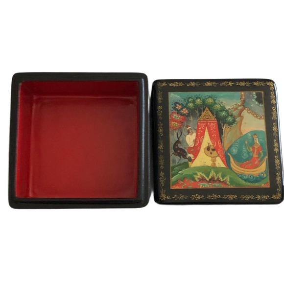 Vintage Russian USSR Lacquer Box Hand Painted 3'' W/ Signature - Picture 3 of 8